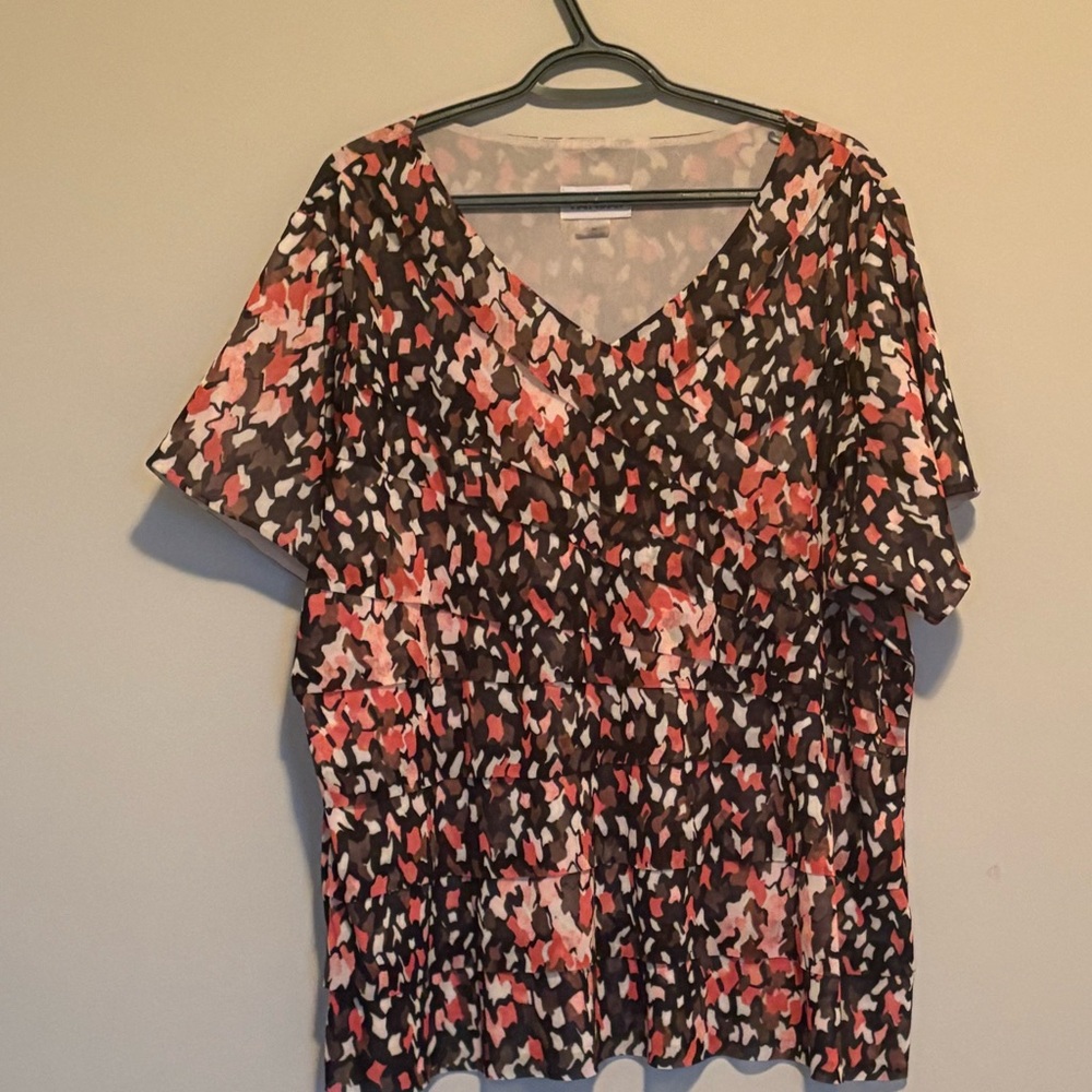 TanJay ruffled blouse in coral, peach,brown and black. Ladies size 3X